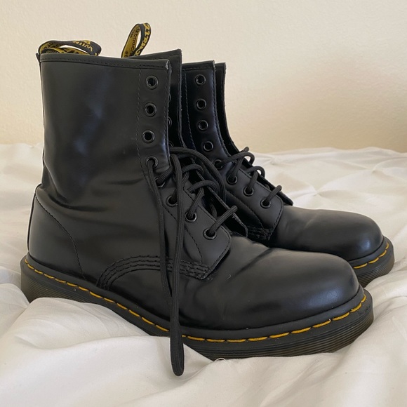 Dr. Martens Shoes - Dr. Martens 1460 smooth leather lace up boots